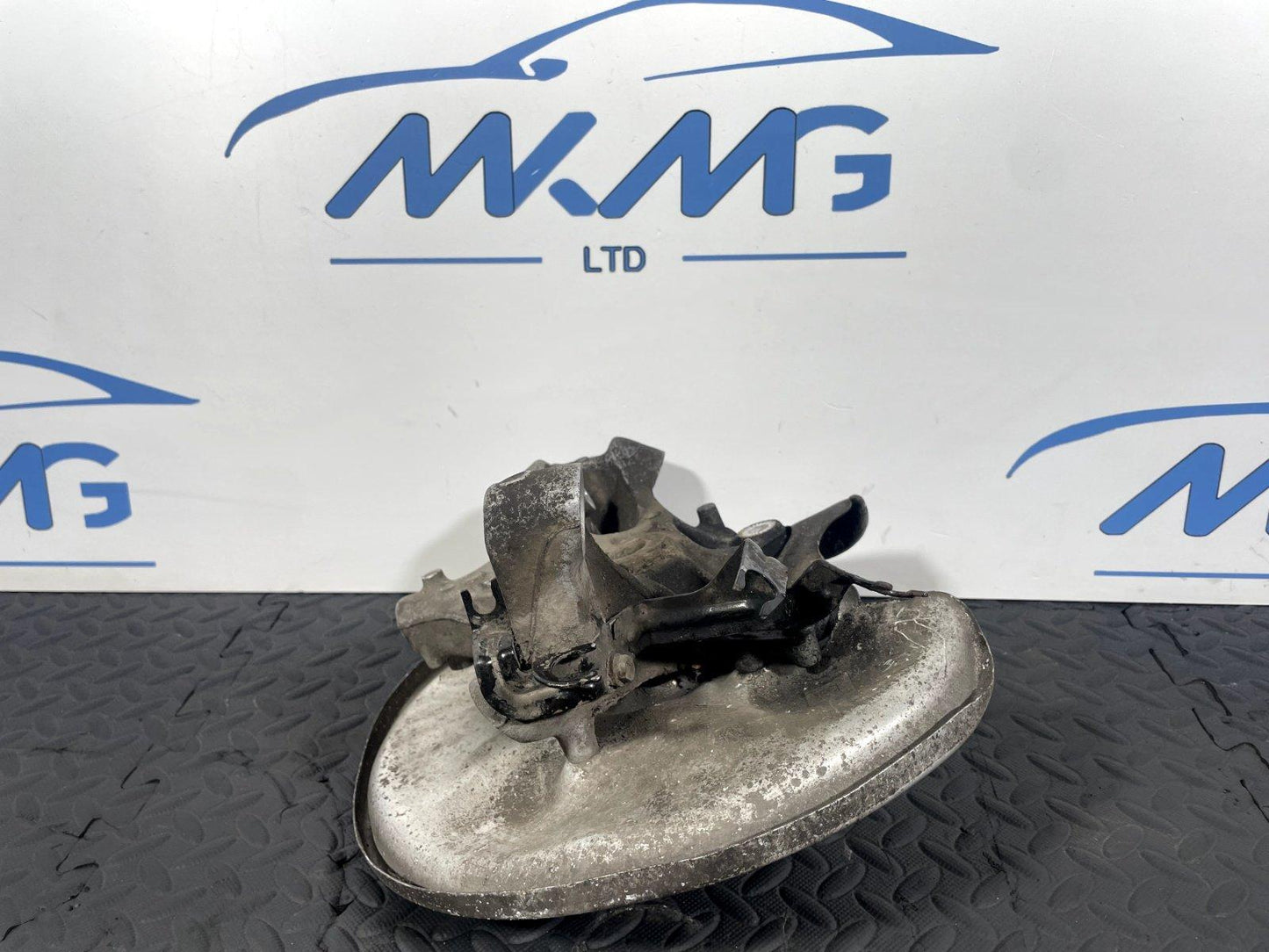 16-19 AUDI A4 B9 GENUINE REAR RIGHT DRIVER WHEEL HUB & BEARING 8W0505432T