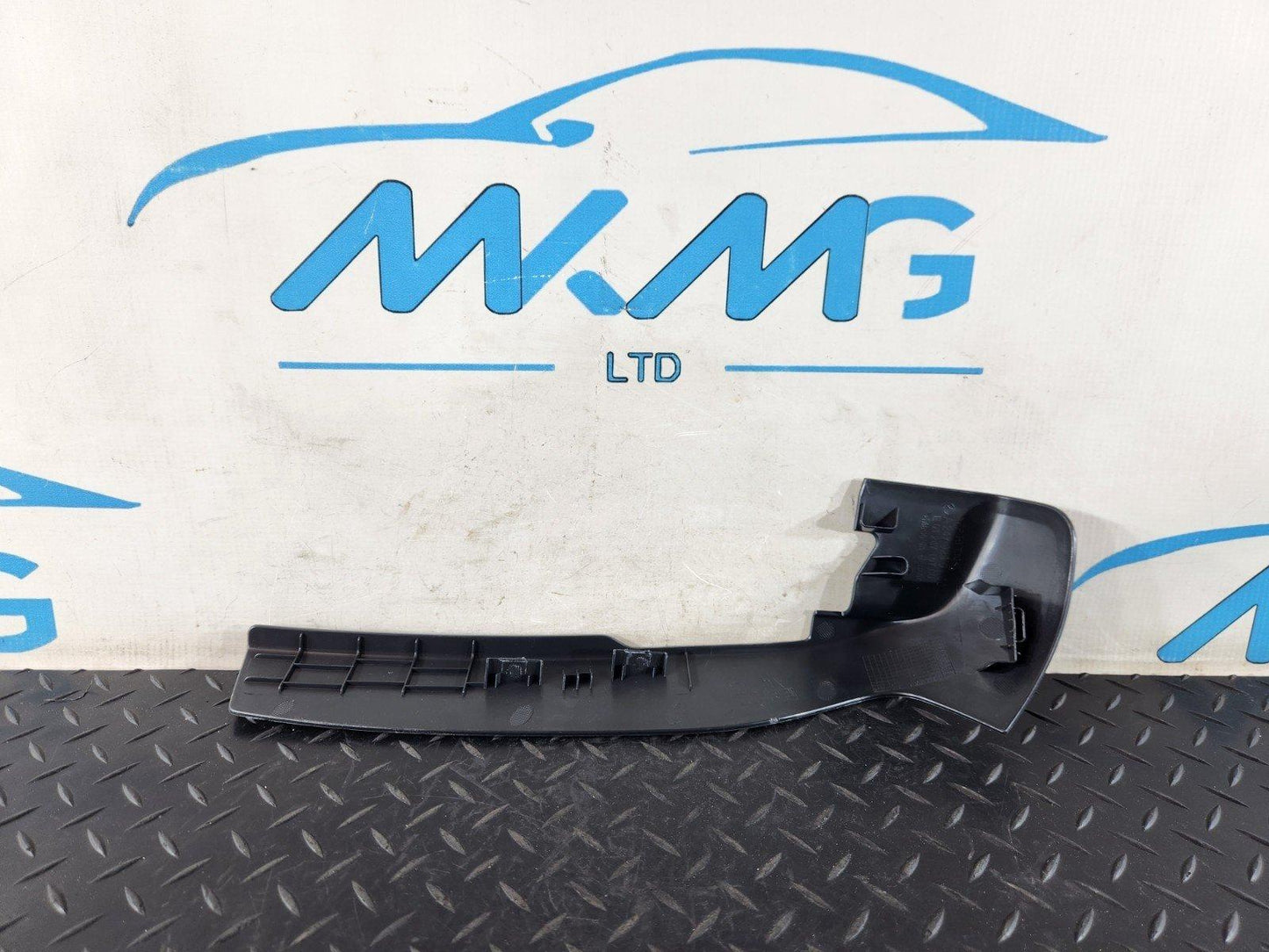 19-ON MERCEDES BENZ B CLASS W247 REAR LEFT SEAT GUIDE COVER TRIM A2479290100