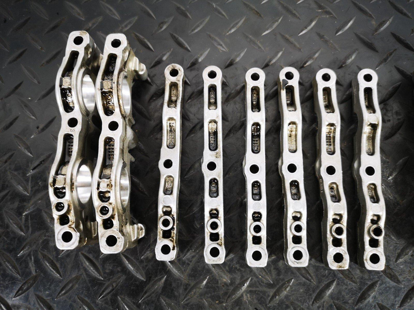 16-19 AUDI A4 B9 S-LINE GENUINE V6 3.0TDI CSW SET OF CAMSHAFTS MOUNT BRACKETS