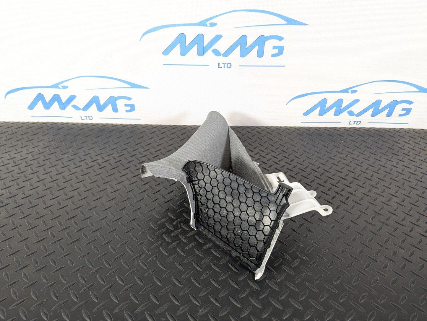 16-19 AUDI A4 B9 SALOON GENUINE OEM REAR RIGHT O/S  C-PILLAR TRIM 8W5867288