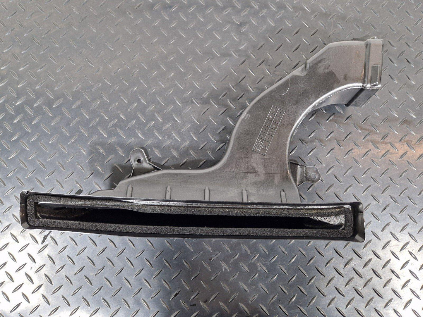 2018-ON MERCEDES BENZ SPRINTER W907 W910 OEM DASHBOARD AIR DUCT A9078304801