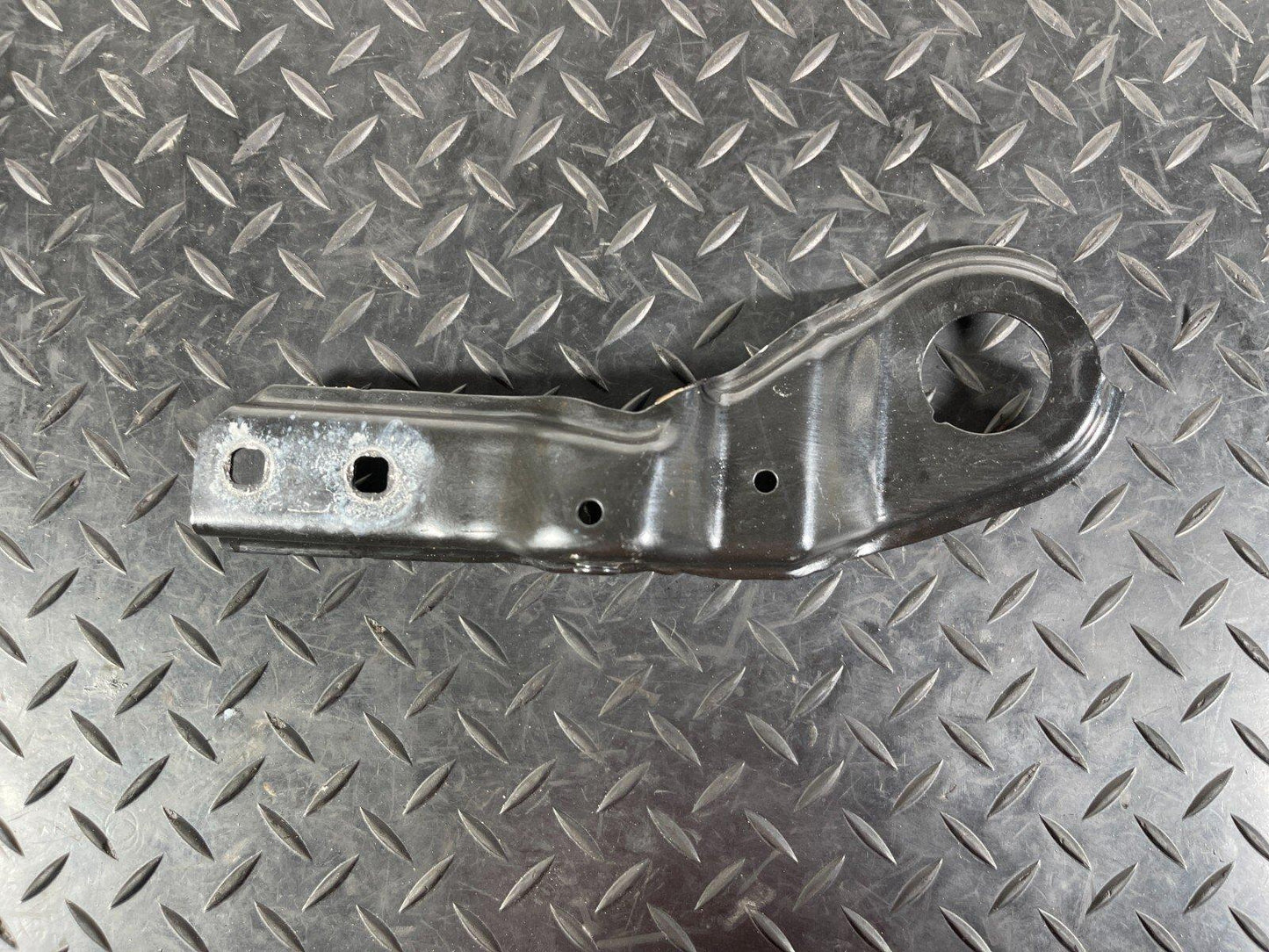 16-22 BMW X1 F48 NS LEFT PASSENGER SIDE BONNET STRUT BRACKET 7355991