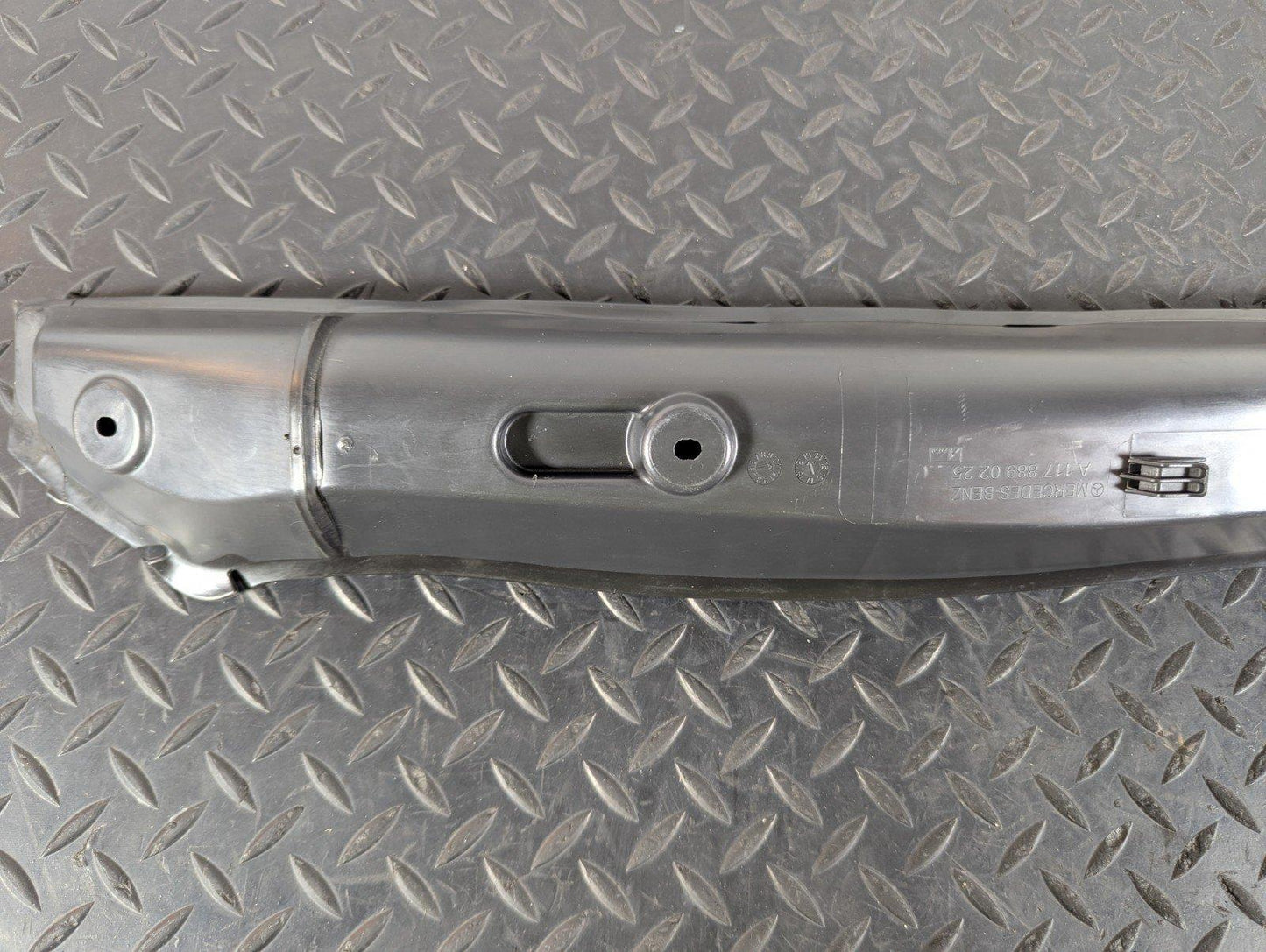 13-19 MERCEDES BENZ CLA C117 FRONT GUARD FENDER PILLAR TRIM RHS A1178890225