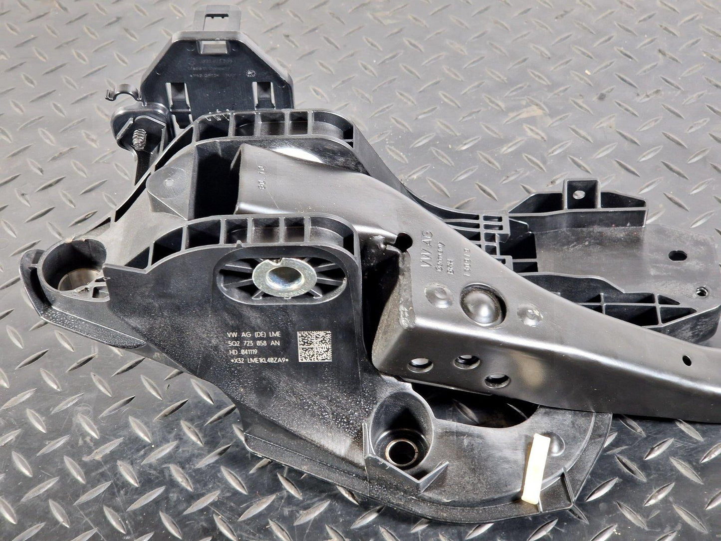 17-20 VW GOLF MK7 MK7.5 GENUINE BRAKE PEDAL ASSEMBLY 5Q2723058AN
