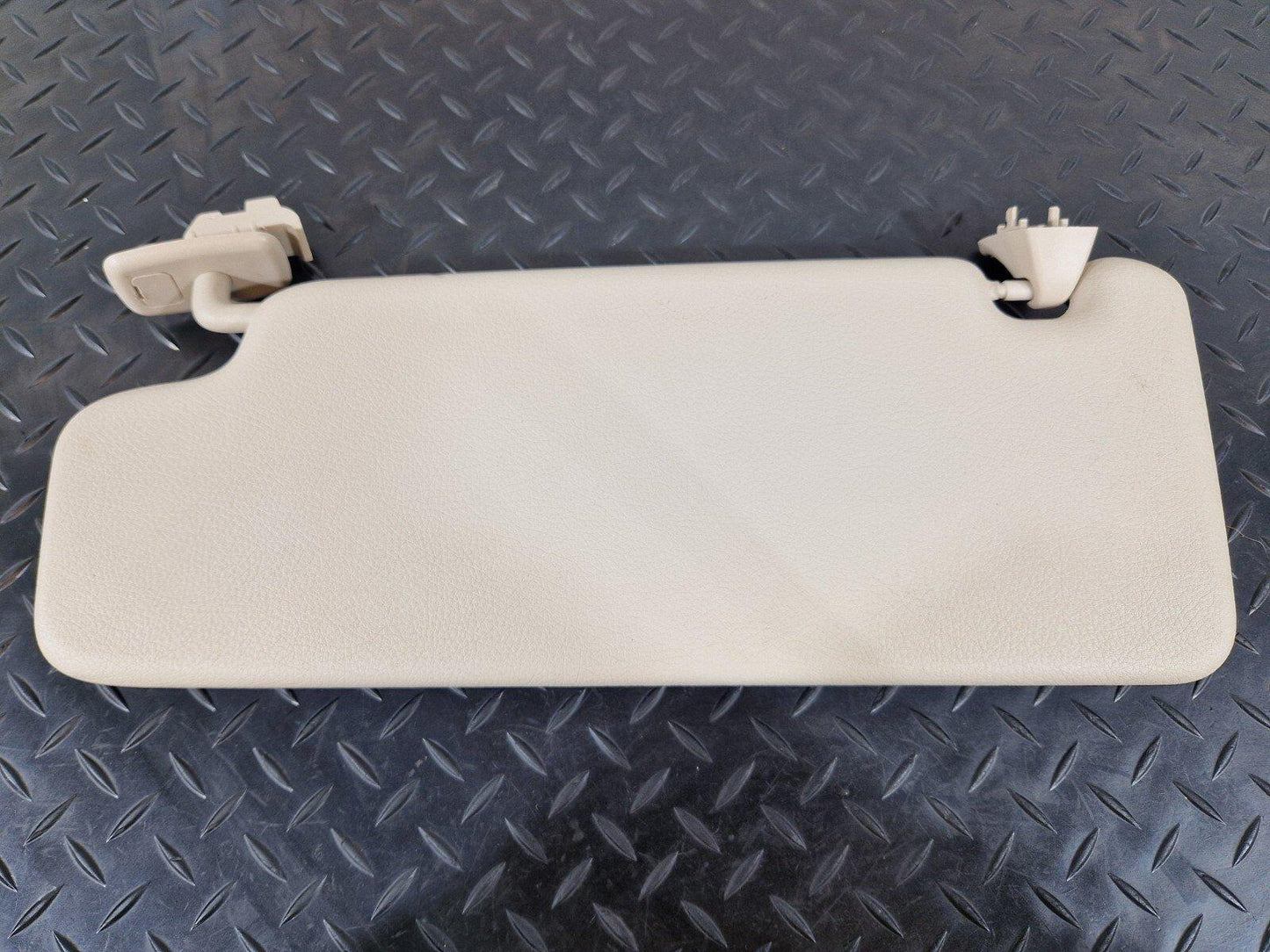 14-21 BMW 2 SERIES 218d GRAN TOURER F46 RIGHT SUN VISOR COVER 20150310
