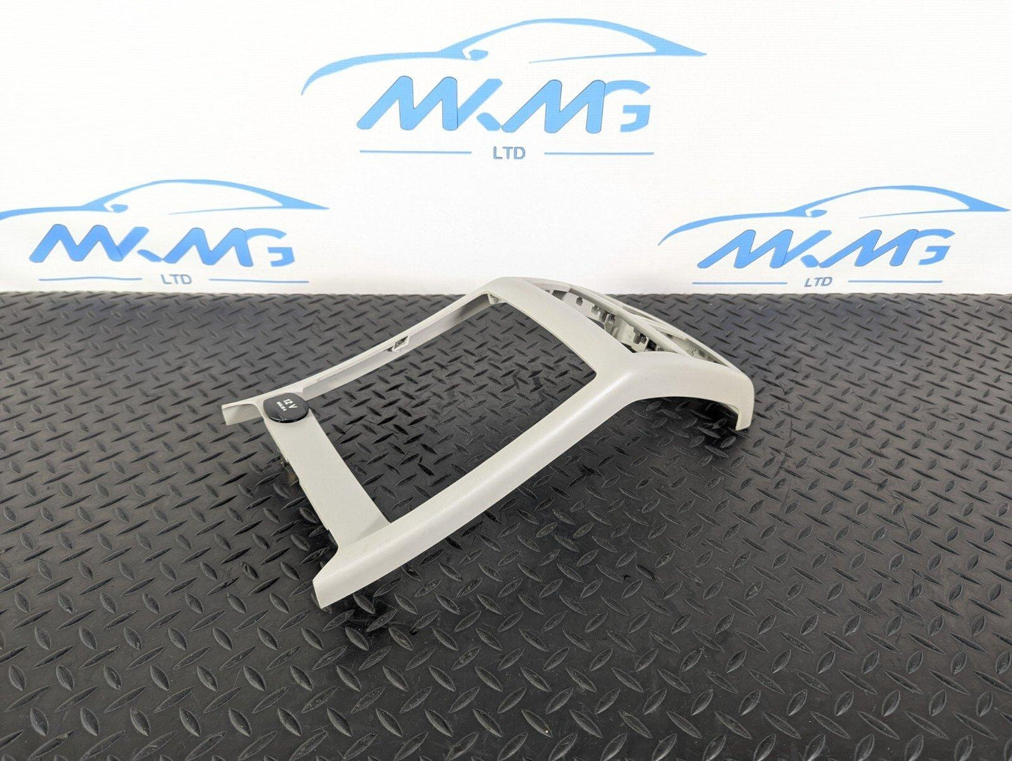 11-19 MERCEDES BENZ ML W166 OEM REAR CENTRE CONSOLE AIR VENT TRIM A1666800907