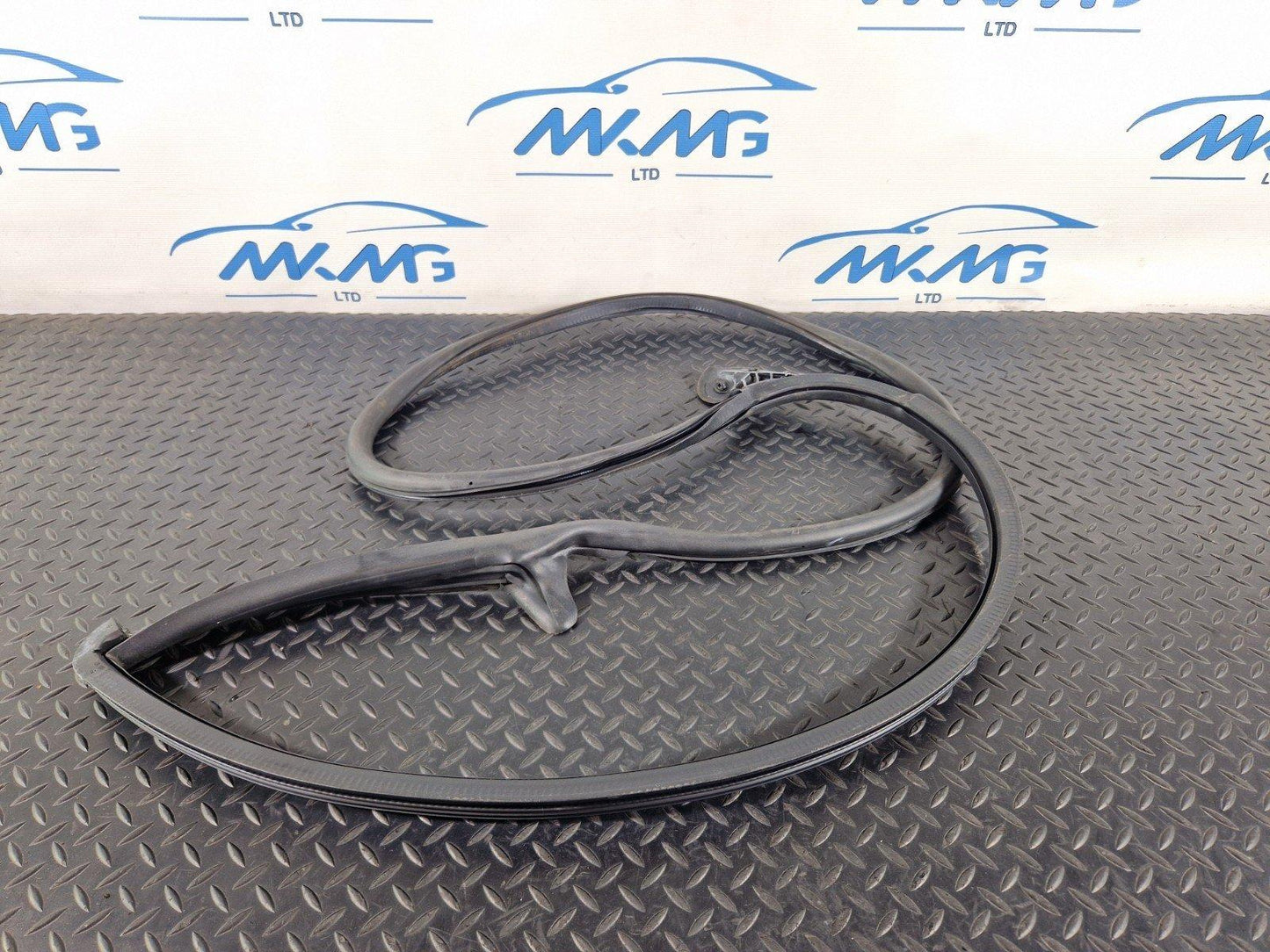 17-24 AUDI S5 F5 COUPE GENUINE O/S/F FRONT RIGHT SIDE DOOR SEAL RUBBER 8W6831708