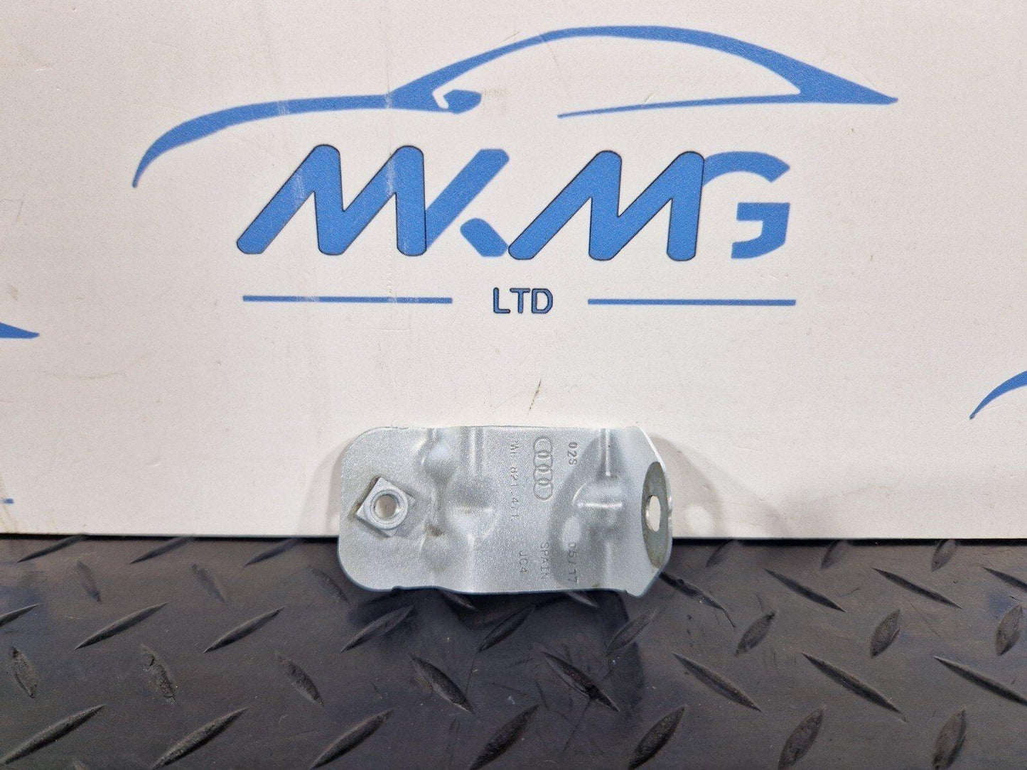 16-23 AUDI S5 COUPE GENUINE WING FENDER BRACKET FRONT 8W6821471