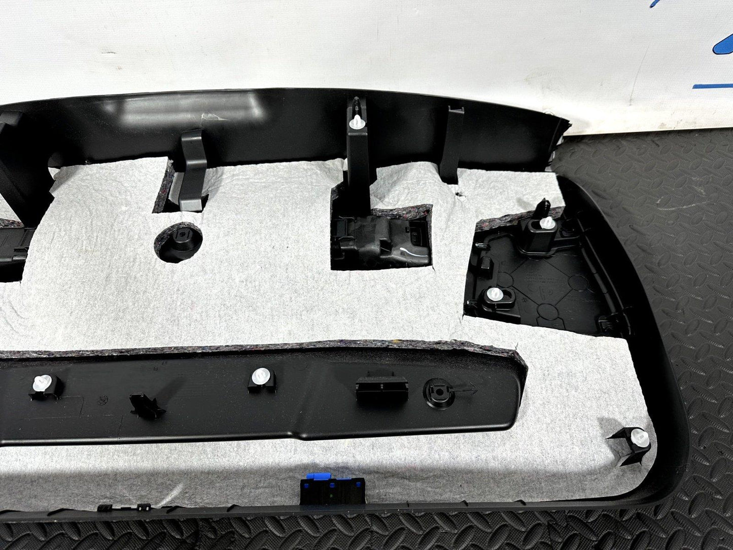 16-22 BMW X1 F48 GENUINE TAILGATE INNER TRIM COVER 7350844 7350851