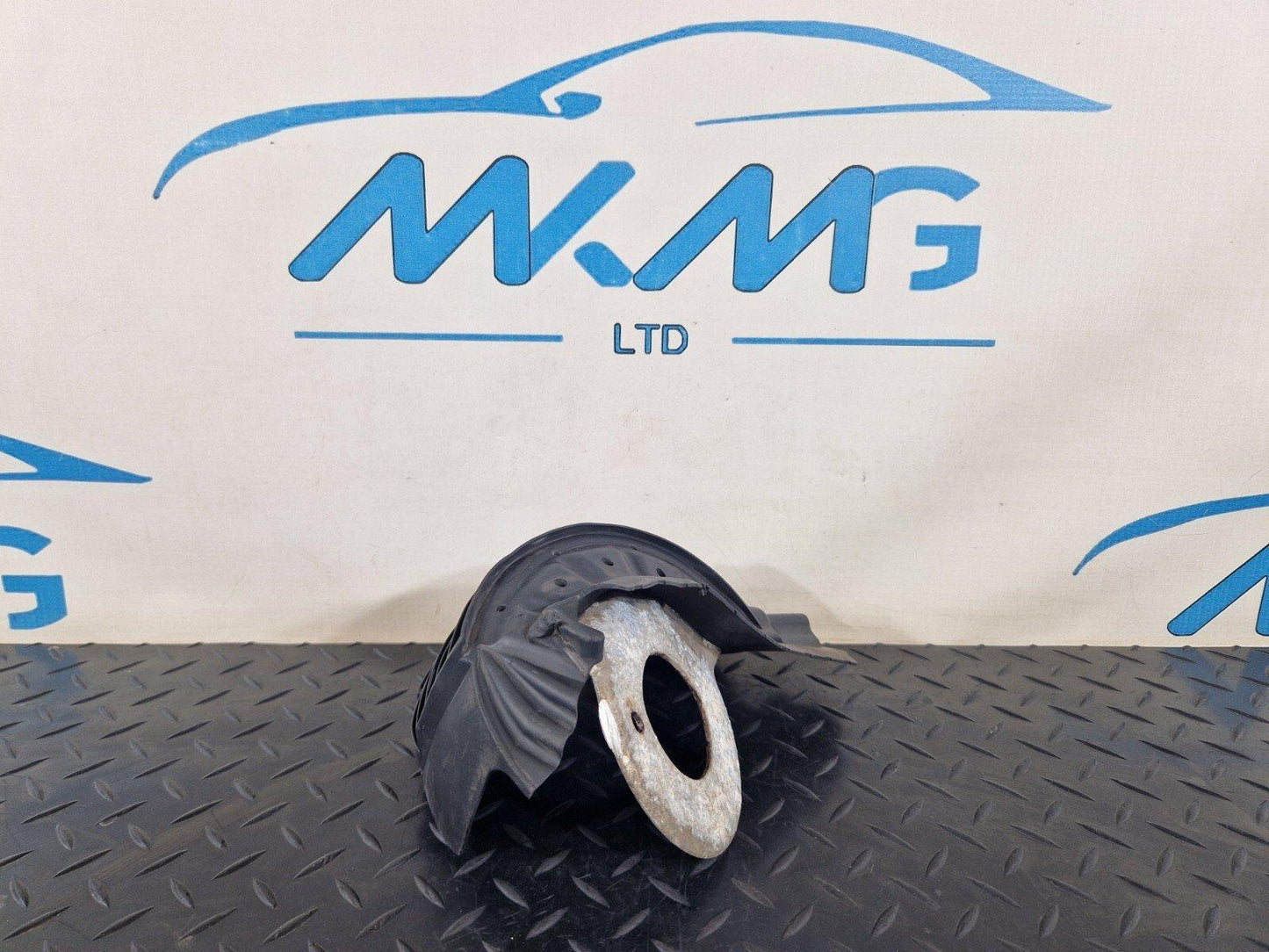 12-18 AUDI A6 C7 GENUINE OEM REAR LEFT SPRING RUBBER COVER GUARD 8R0511539D