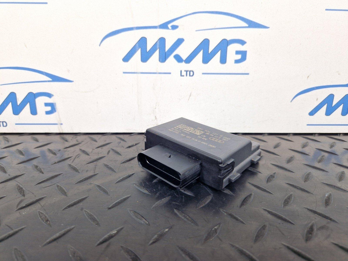 16-19 AUDI A4 B9 OEM FUEL PUMP CONTROL MODULE 8W0906121B
