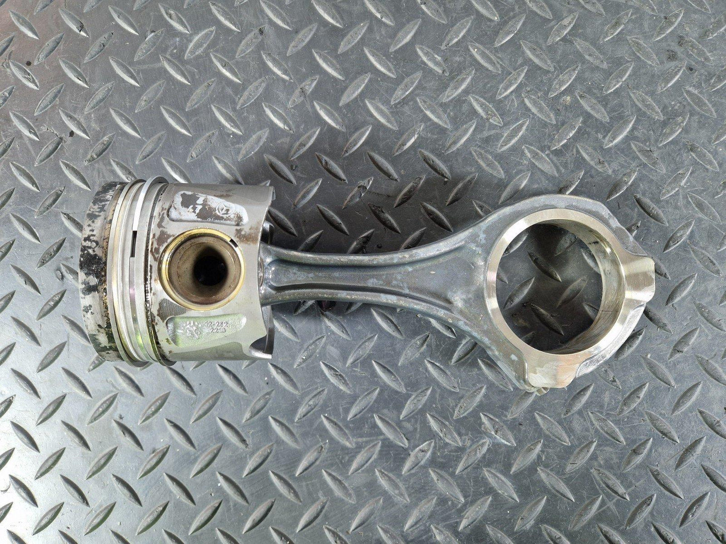 11-19 MERCEDES BENZ ML W166 OM642.826 3.0 CDI PISTON & CON ROD A6420307717