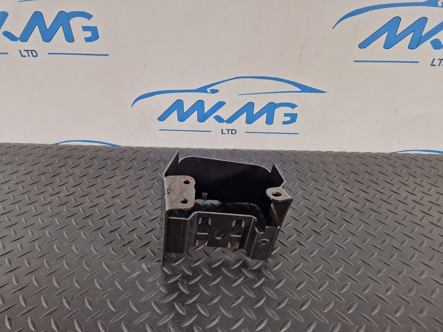 14-19 LAND ROVER L550 DISCOVERY SPORT FUEL FILTER BRACKET / HOLDER LR094192