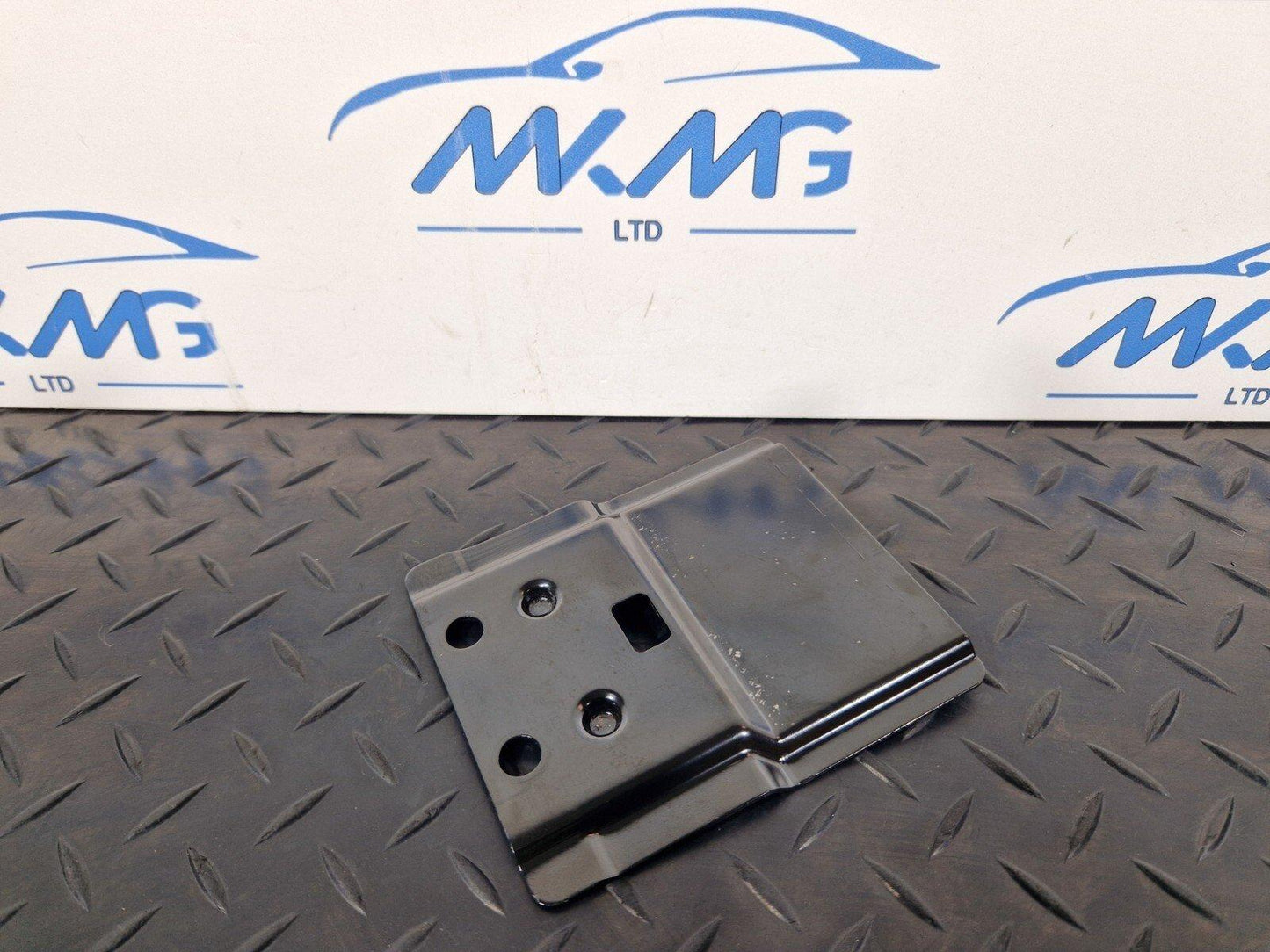 16-19 AUDI A4 B9 GENUINE REAR BOOT PANEL BRACKET HOLDER 8W0863253