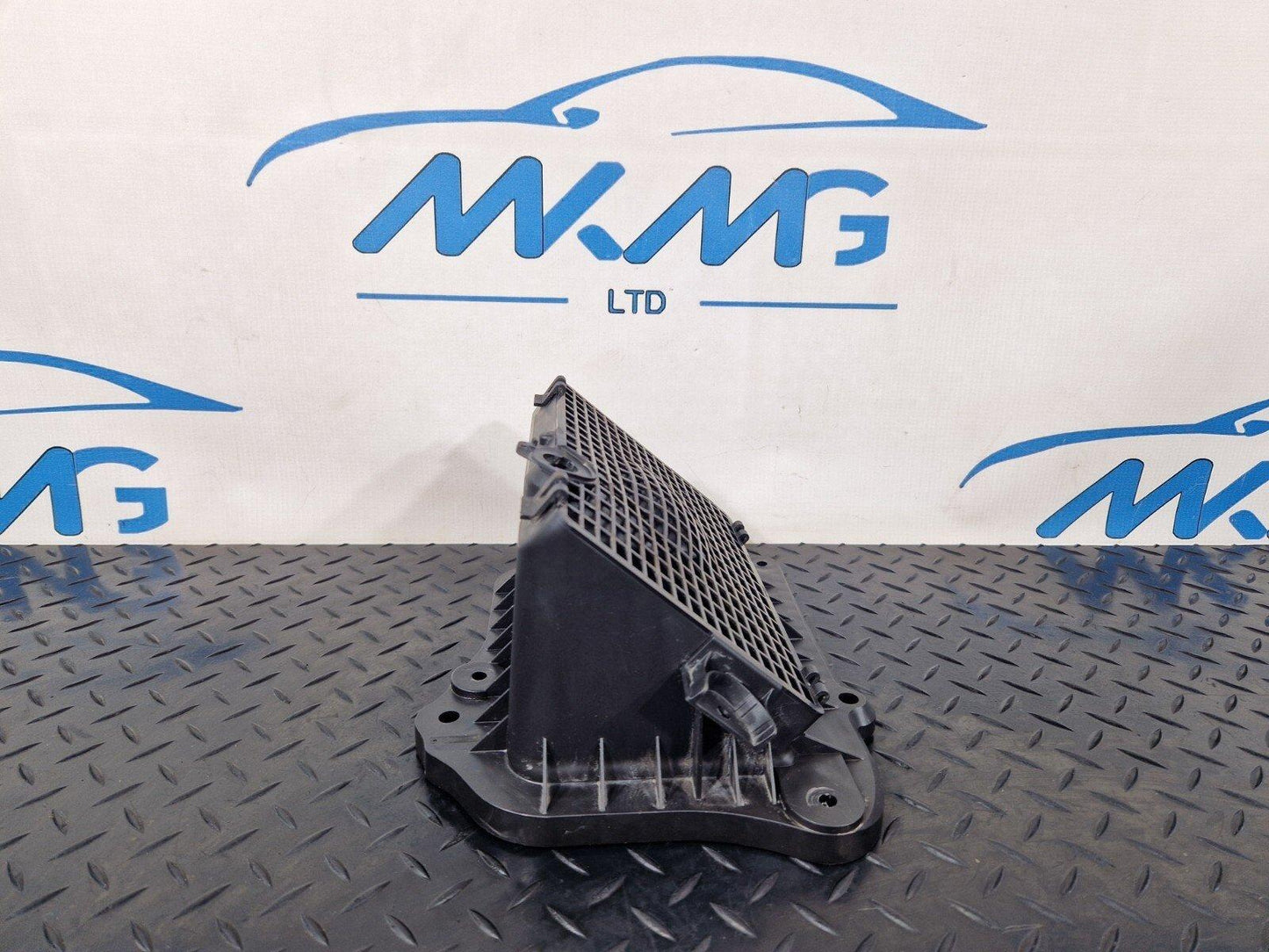 16-19 AUDI A4 B9 GENUINE FRONT AIR INTAKE DUCT VENT 8W2819904A