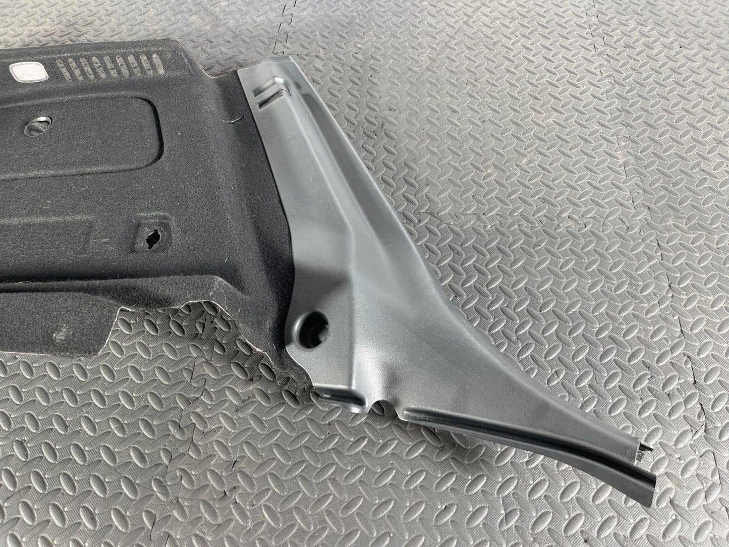 12-18 MERCEDES A-CLASS W176 GENUINE REAR LEFT N/S BOOT PANEL TRIM A1766900041