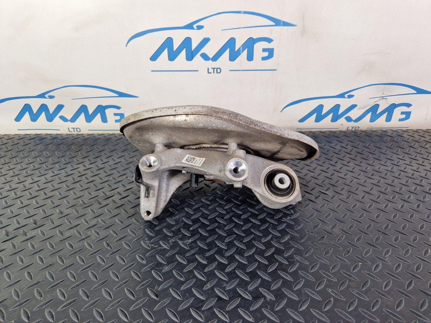 16-19 AUDI A4 B9 S-LIN  REAR RIGHT WHEEL HUB & BEARING 8W0505436T 8W0505432P
