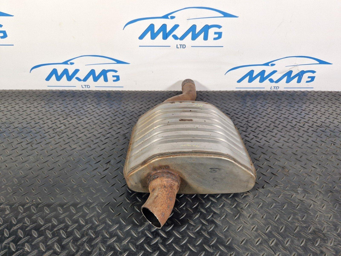 16-19 AUDI A4 B9 EXHAUST SILENCER CENTRE BOX 8W0253211F