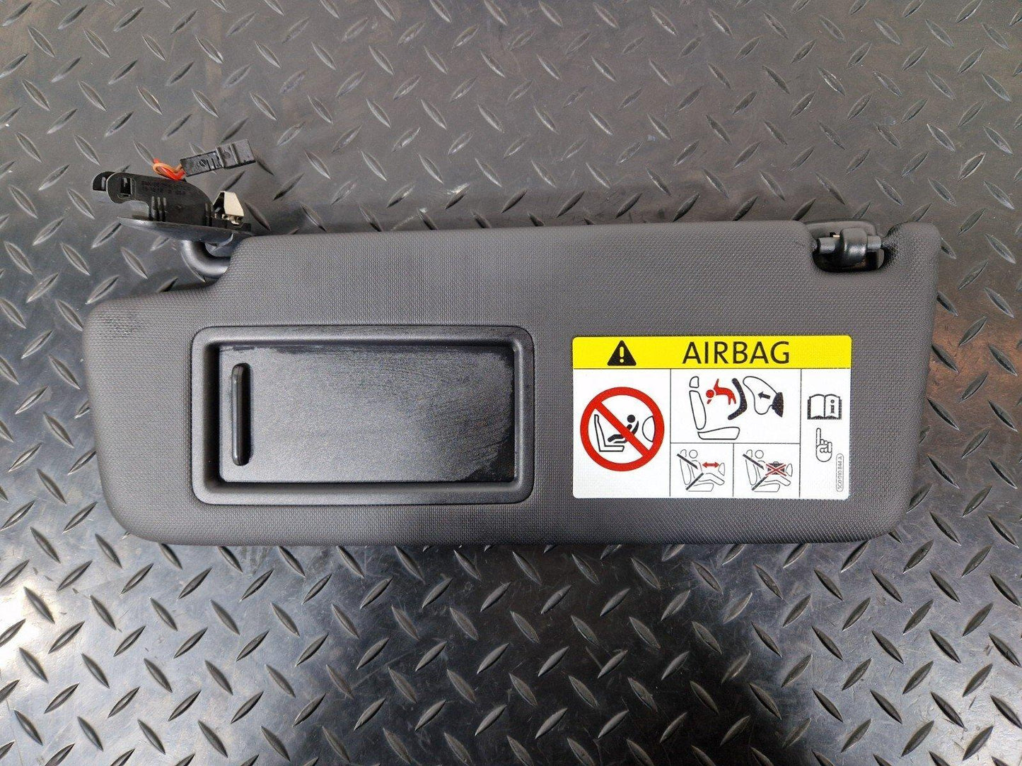 16-19 AUDI A4 B9 OEM FRONT RIGHT SUN VISOR 8W0857562 8W0857551