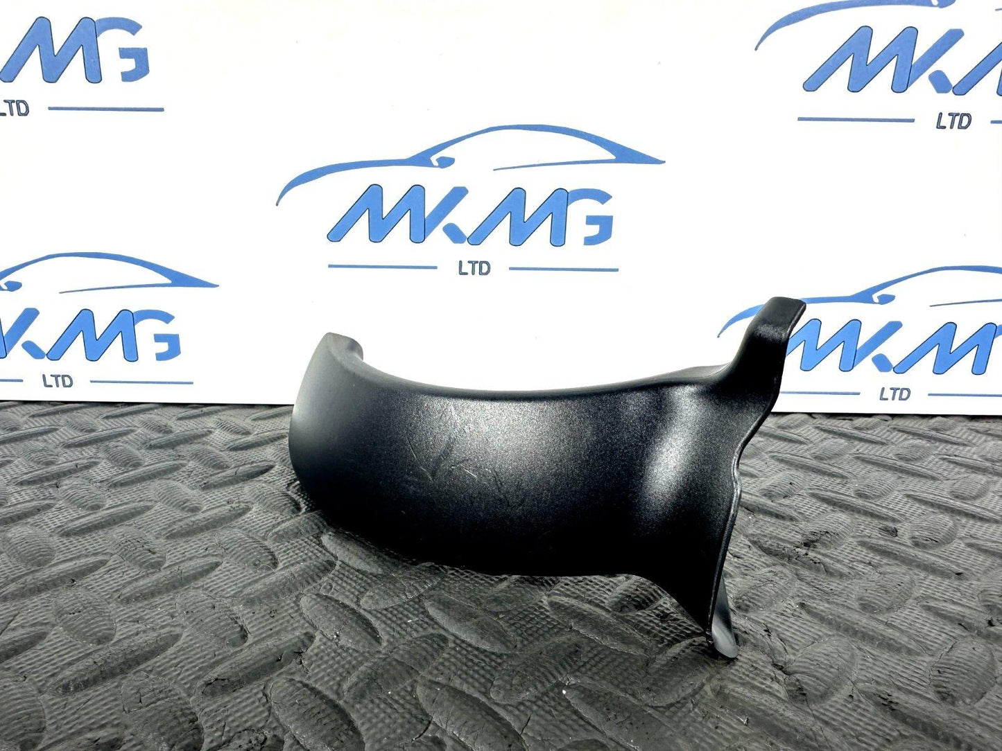 16-19 AUDI A4 B9 AVANT GENUINE REAR RIGHT BOOT HINGE COVER 8W9827280