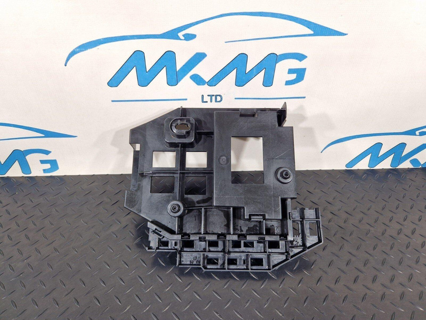 18-ON MERCEDES SPRINTER W907 W910 FOOTWELL FIREWALL CENTER BRACKET A9075451500