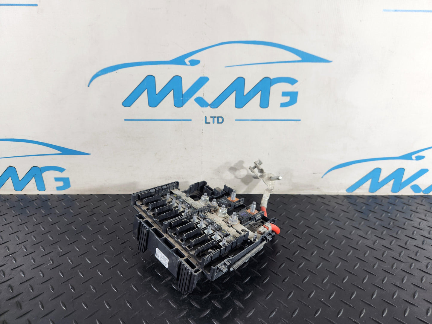 Land Rover Range Rover Evoque L551 SUV Fuse Box Bracket Damaged K8D2-14N073-AB