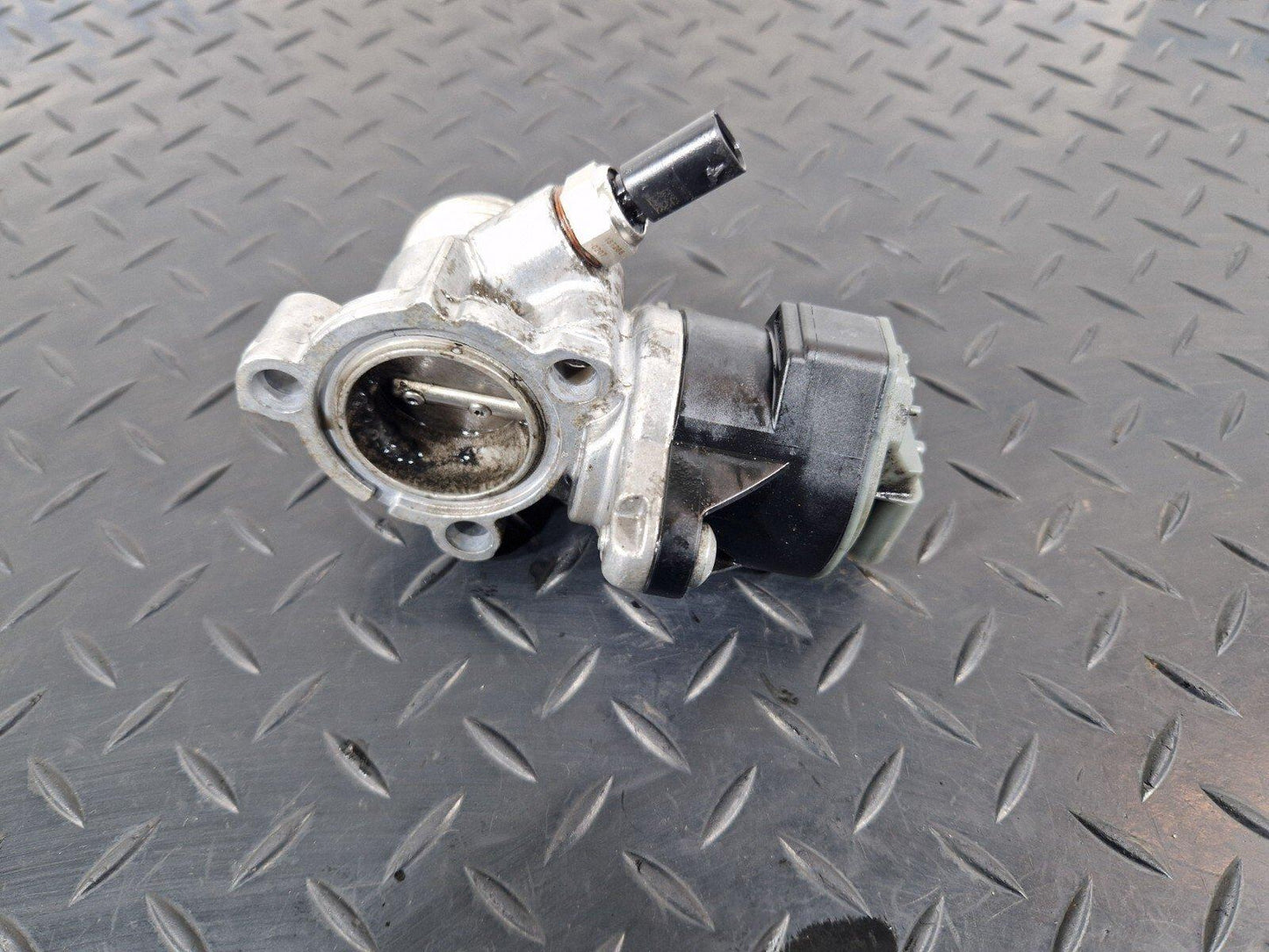 19-ON MERCEDES BENZ B CLASS W247 OM654 ENGINE DIESEL EGR VALVE  A6541400300