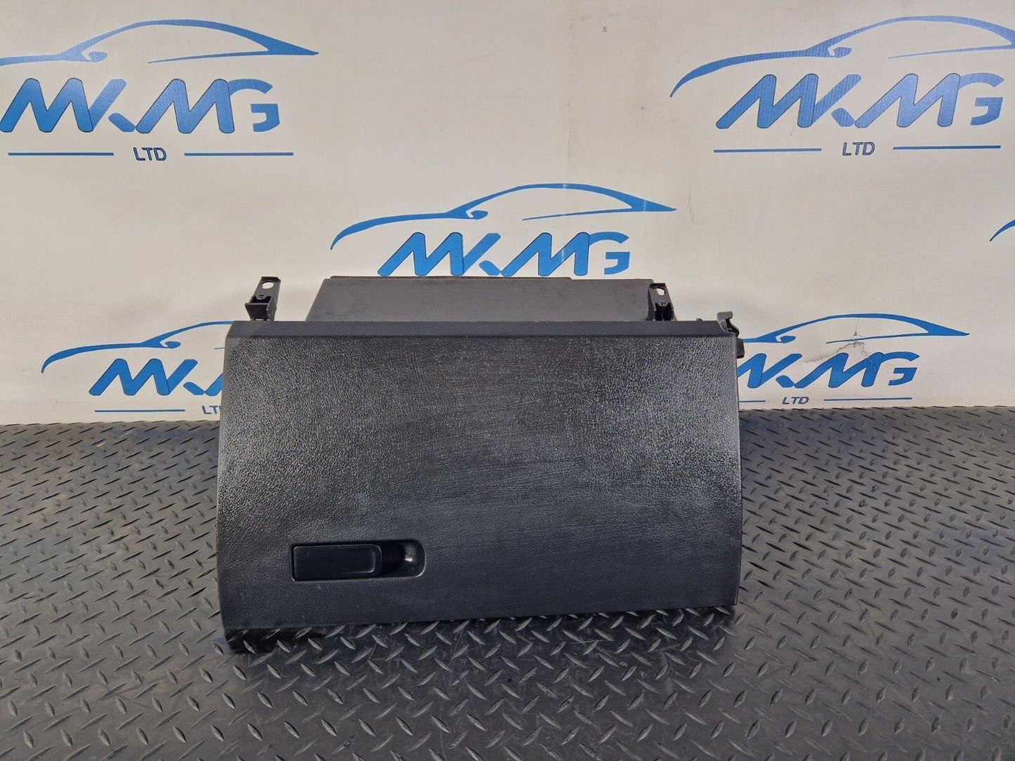 19-ON MERCEDES BENZ CLA C118 STORAGE COMPARTMENT GLOVEBOX A1776803800