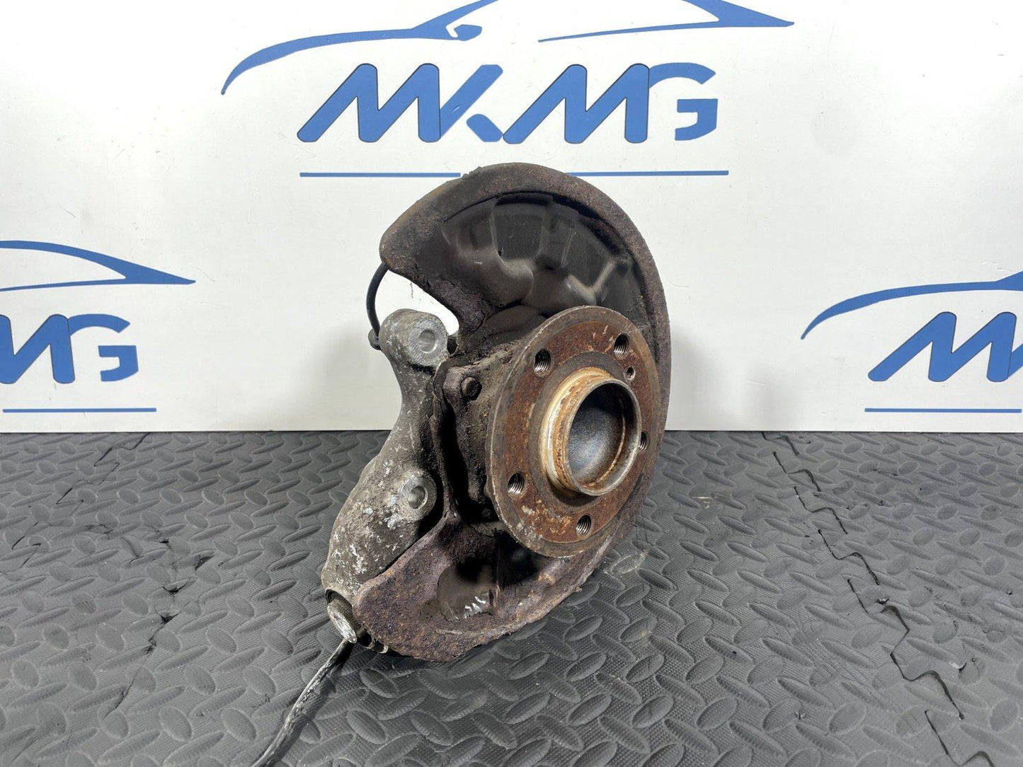12-18 MERCEDES A B CLA W176 W246 C117 GENUINE REAR RIGHT SIDE WHEEL HUB A2460406