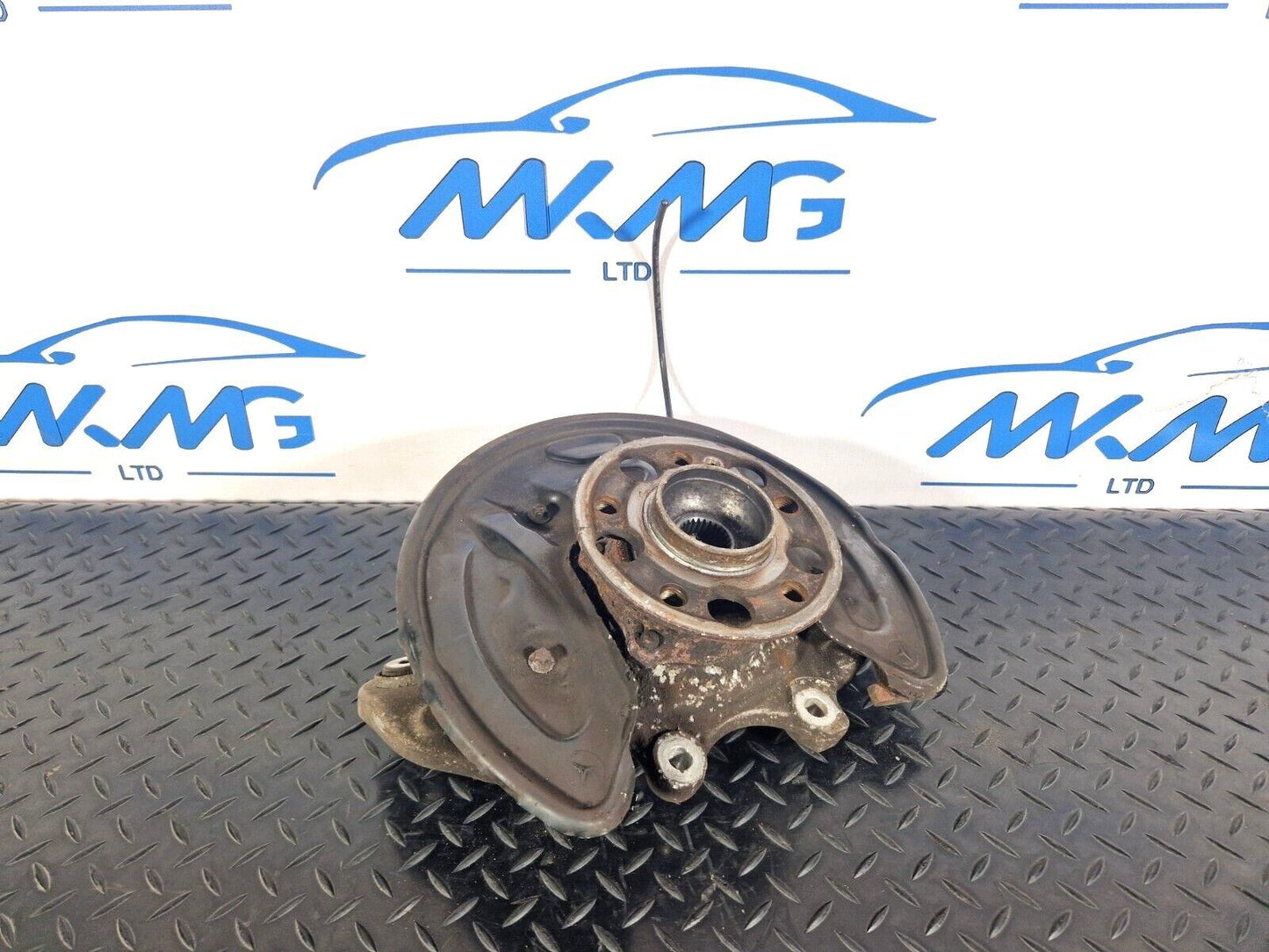 14-21 MERCEDES C350e W205 GENUINE REAR LEFT PASSENGER SIDE WHEEL HUB A2055467380