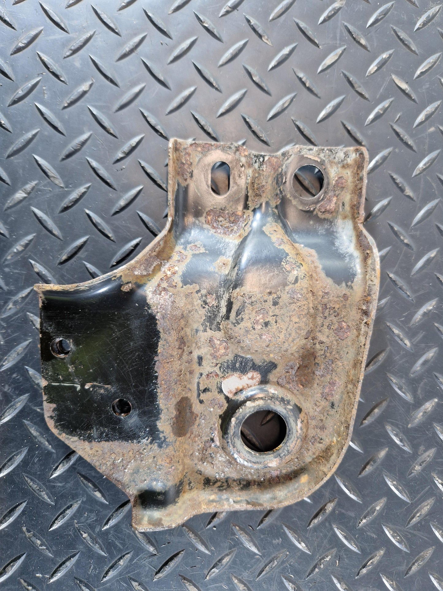 Range Rover Evoque L538 FRONT RIGHT LOWER CROSSMEMBER SUPPORT BRACKET BJ325400AC