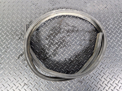 18-ON MERCEDES BENZ SPRINTER W907 HOOD BONNET RUBBER GASKET SEAL A9108871100