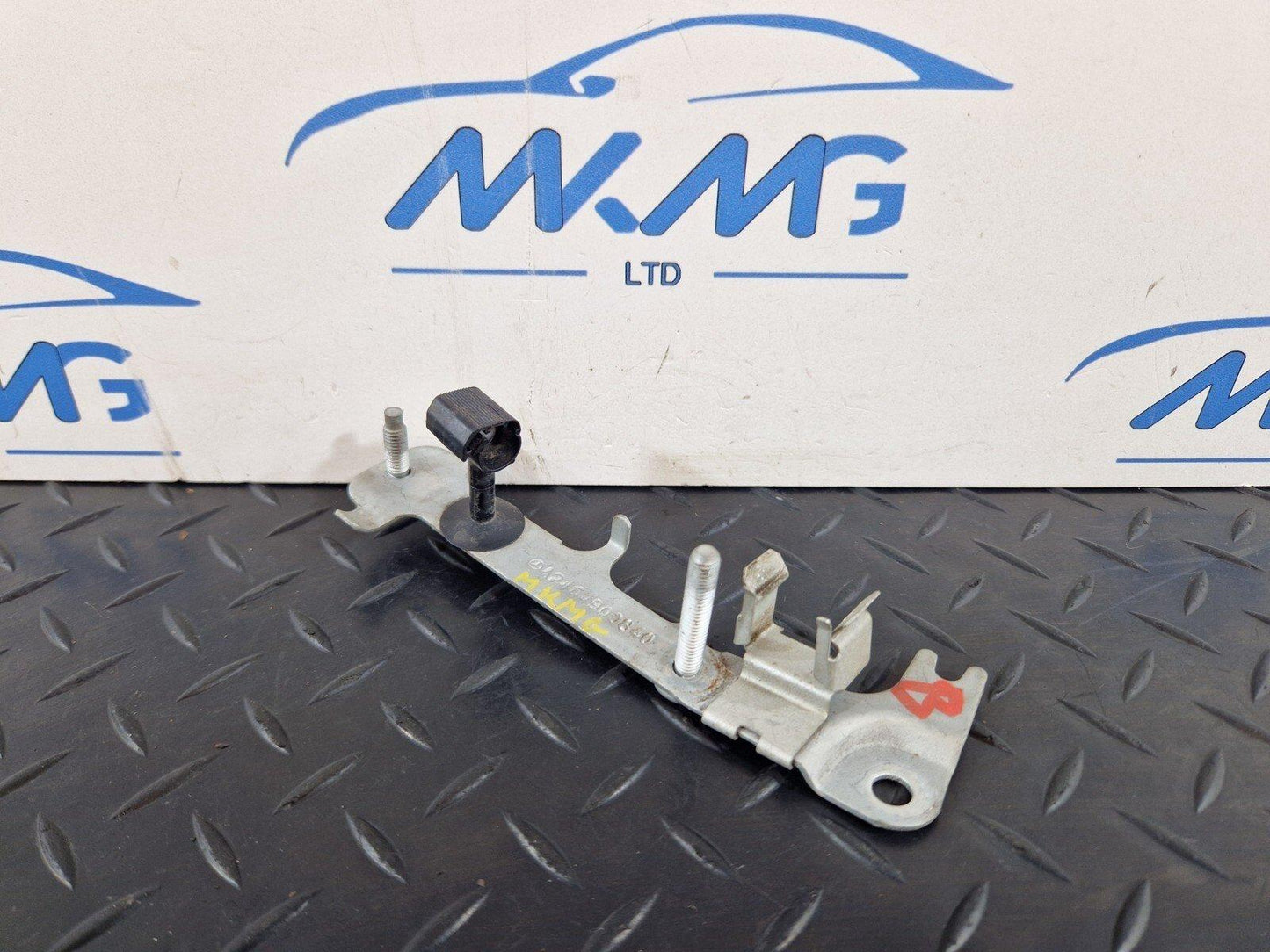 11-19 MERCEDES BENZ ML W166 EXHAUST SYSTEM PRESSURE SENSOR BRACKET A2464900840