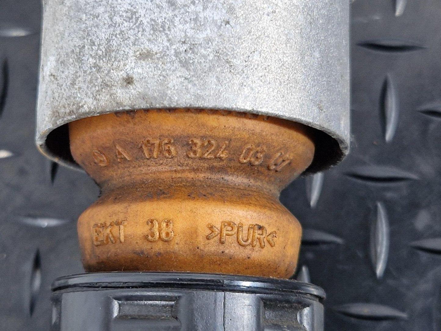 12-18 MERCEDES BENZ W176 LCI AMG LINE COUPE REAR SHOCK ABSORBER A2043260598