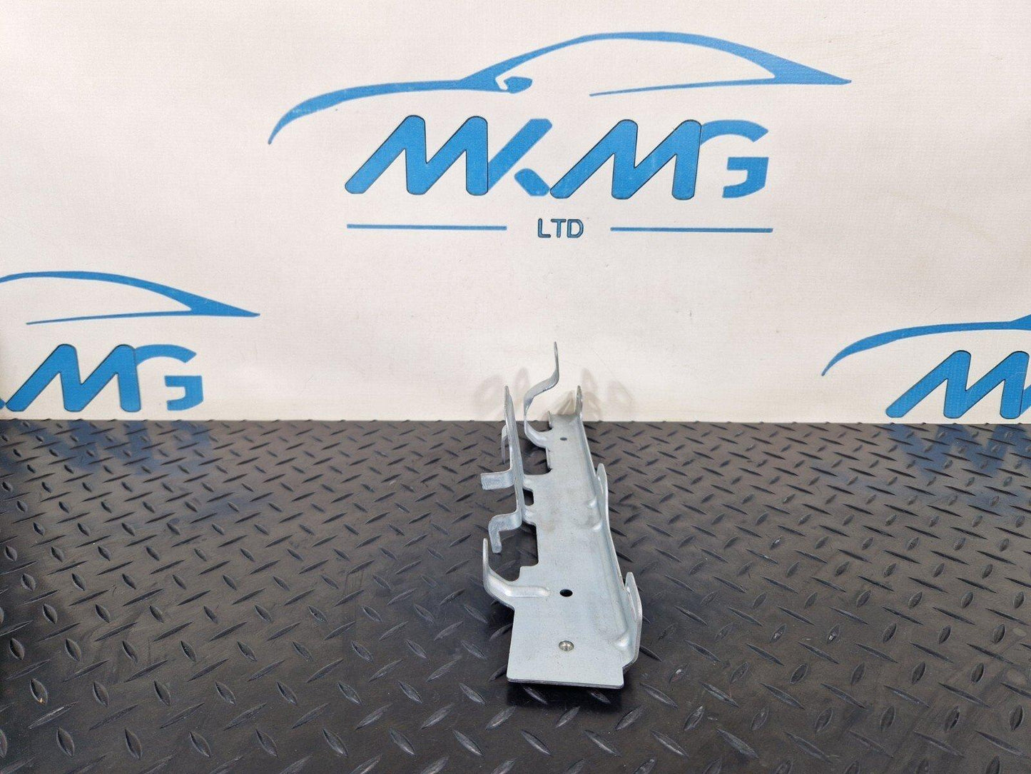 14-21 MERCEDES BENZ C220 W205 GENUINE LEFT SIDE N/S BOOT BRACKET A2056914300
