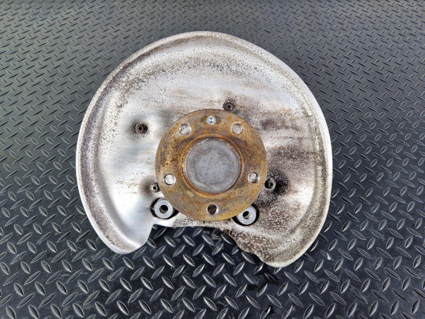 16-19 AUDI A4 B9 S-LINE N/S/R REAR LEFT SIDE WHEEL HUB & BEARING 8W0505435T