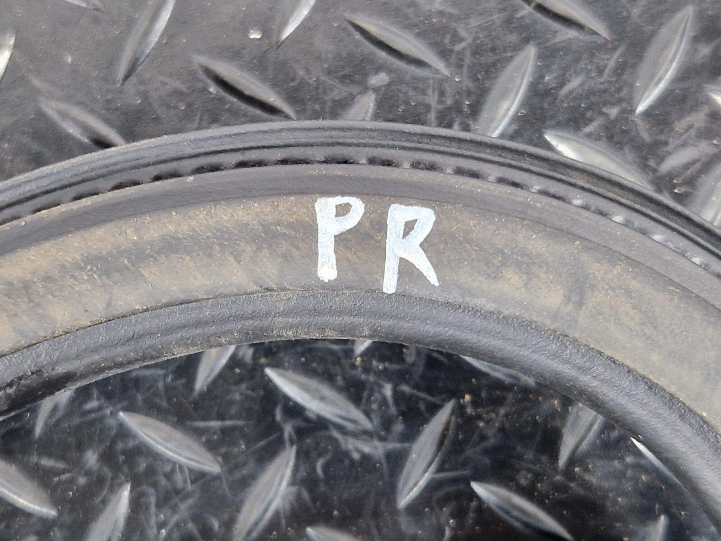 16-19 AUDI A4 B9 AVANT ULTRA SE LEFT SIDE DOOR RUBBER SEAL 8W9833721