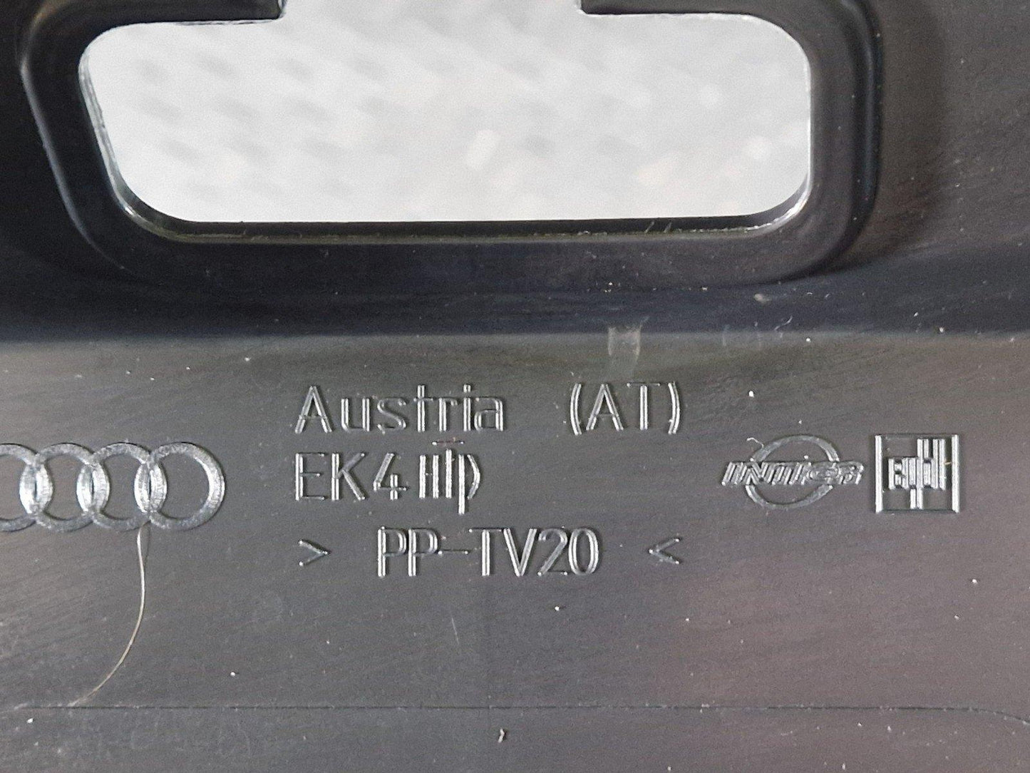 10-15 AUDI Q7 4L DAMAGED REAR BOOT LID TAILGATE INNER COVER TRIM 4L0867973D