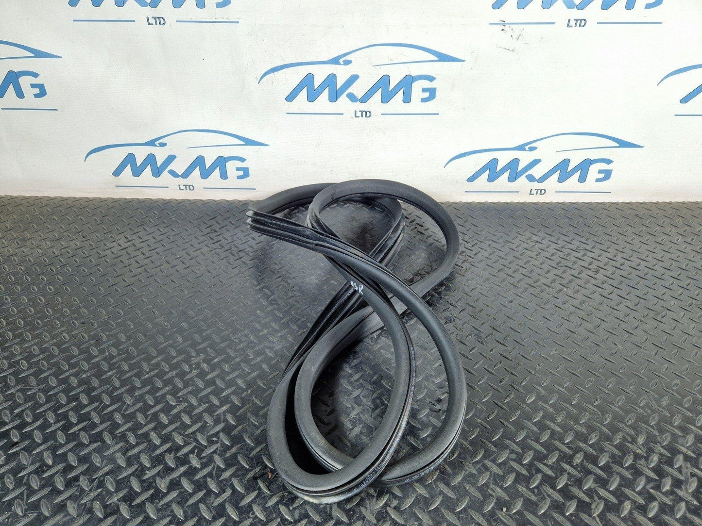 11-19 MERCEDES ML W166 OEM REAR LEFT OR RIGHT SIDE DOOR RUBBER SEAL A1666970151