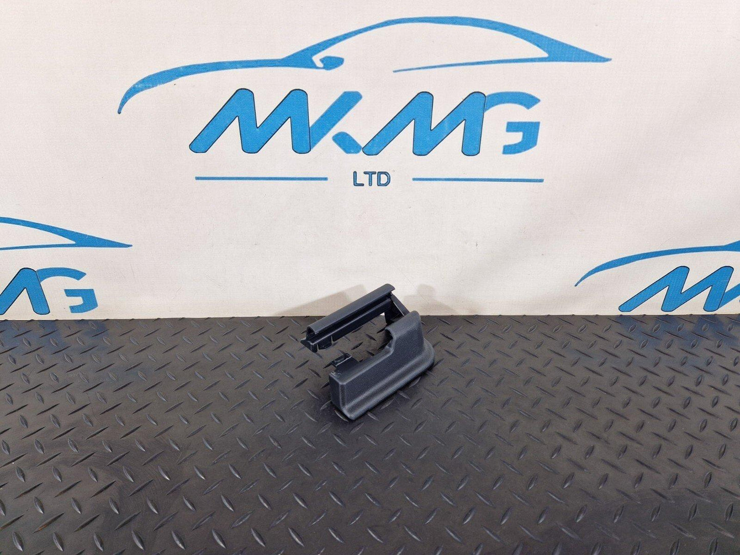 13-19 MERCEDES CLA C117 AMG FRONT SEAT RIGHT GUIDE RAIL COVER TRIM A1769192000