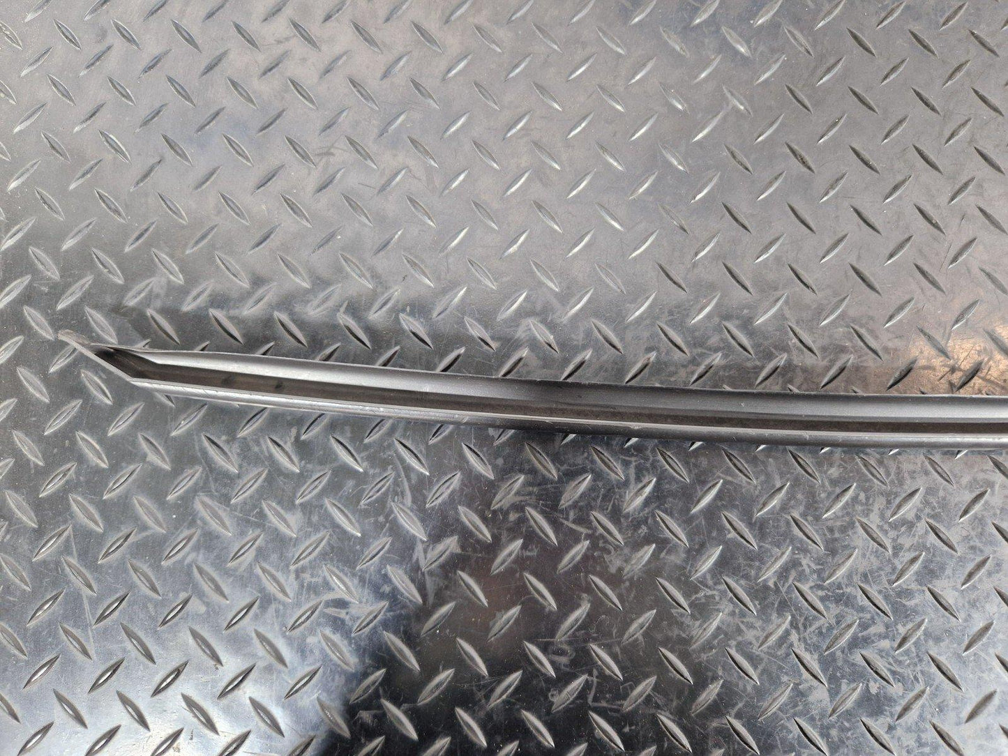 16-19 AUDI A4 B9 FRONT WINDSCREEN N/S WEATHERSTRIP MOULDING STRIP 8W0854327C