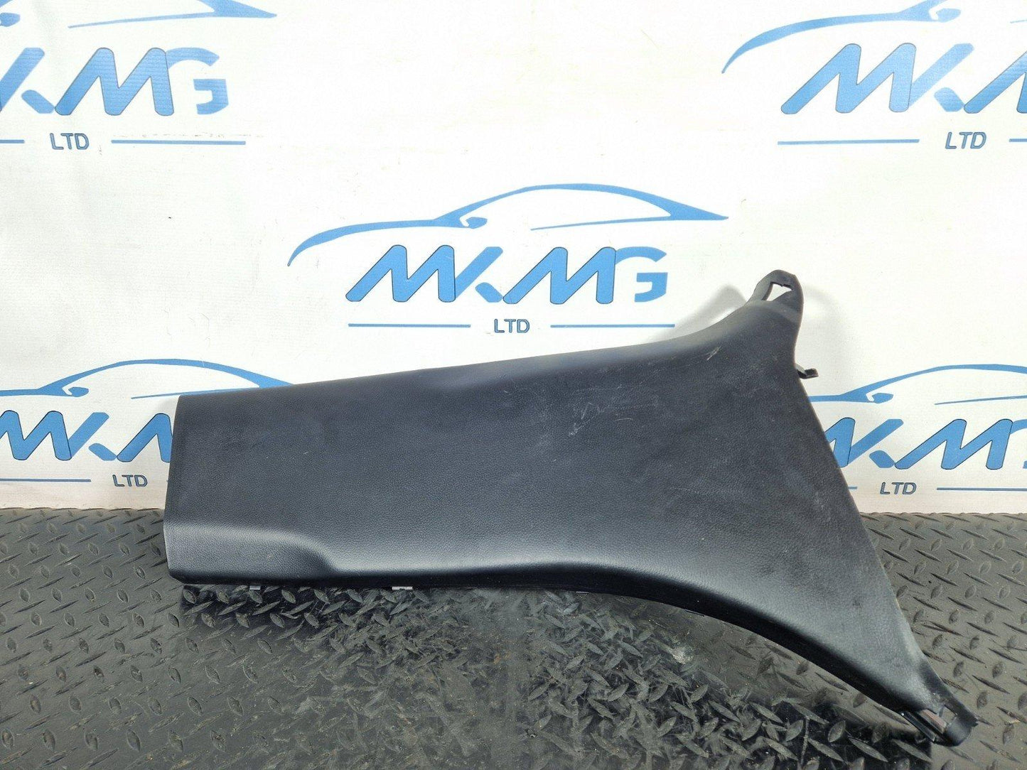 16-19 MERCEDES BENZ GLE W166 GENUINE RIGHT LOWER B PILLAR TRIM A1666902625