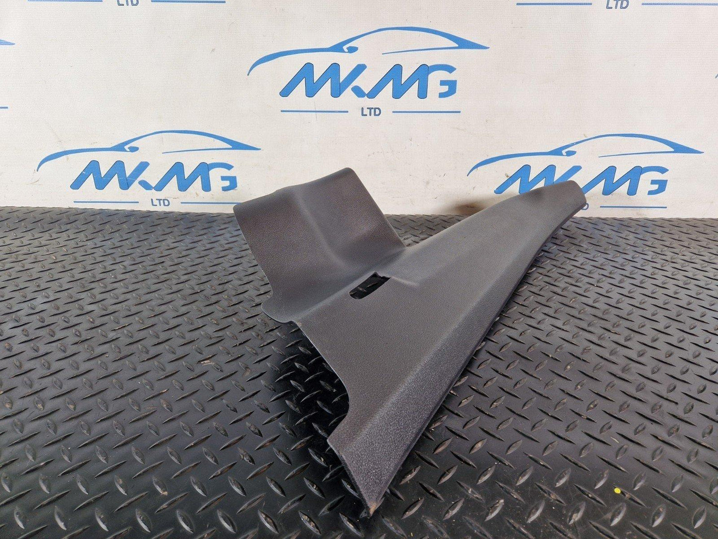 10-15 AUDI Q7 4L  GENUINE  PASSENGER SIDE REAR LOWER C PILLAR TRIM 4L0867767
