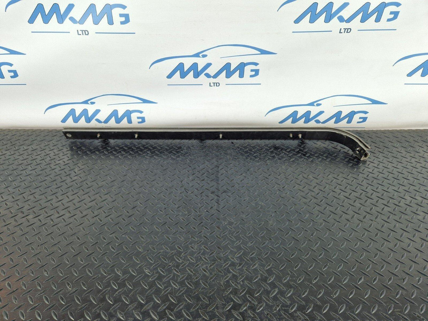 14-23 MERCEDES BENZ VITO W447 MIDDLE RIGHT SLIDING DOOR RUNNER GUIDE A4477662200