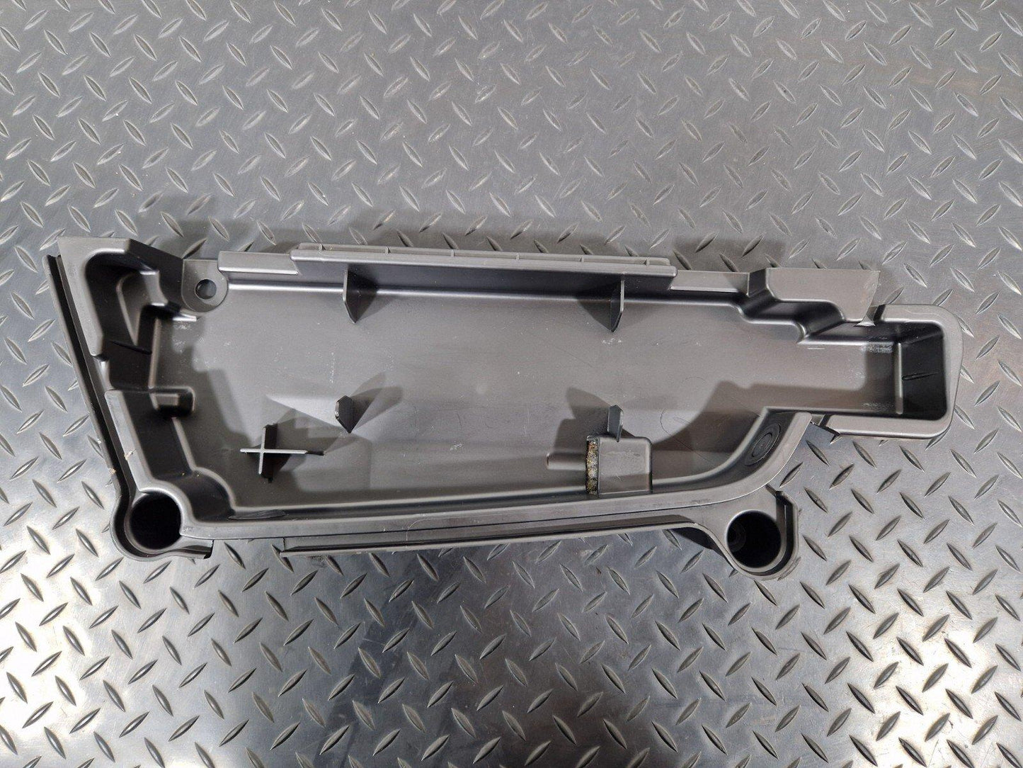 14-21 MERCEDES BENZ C200d W205 WARNING TRIANGLE TRAY HOLDER BRACKET A2056803903