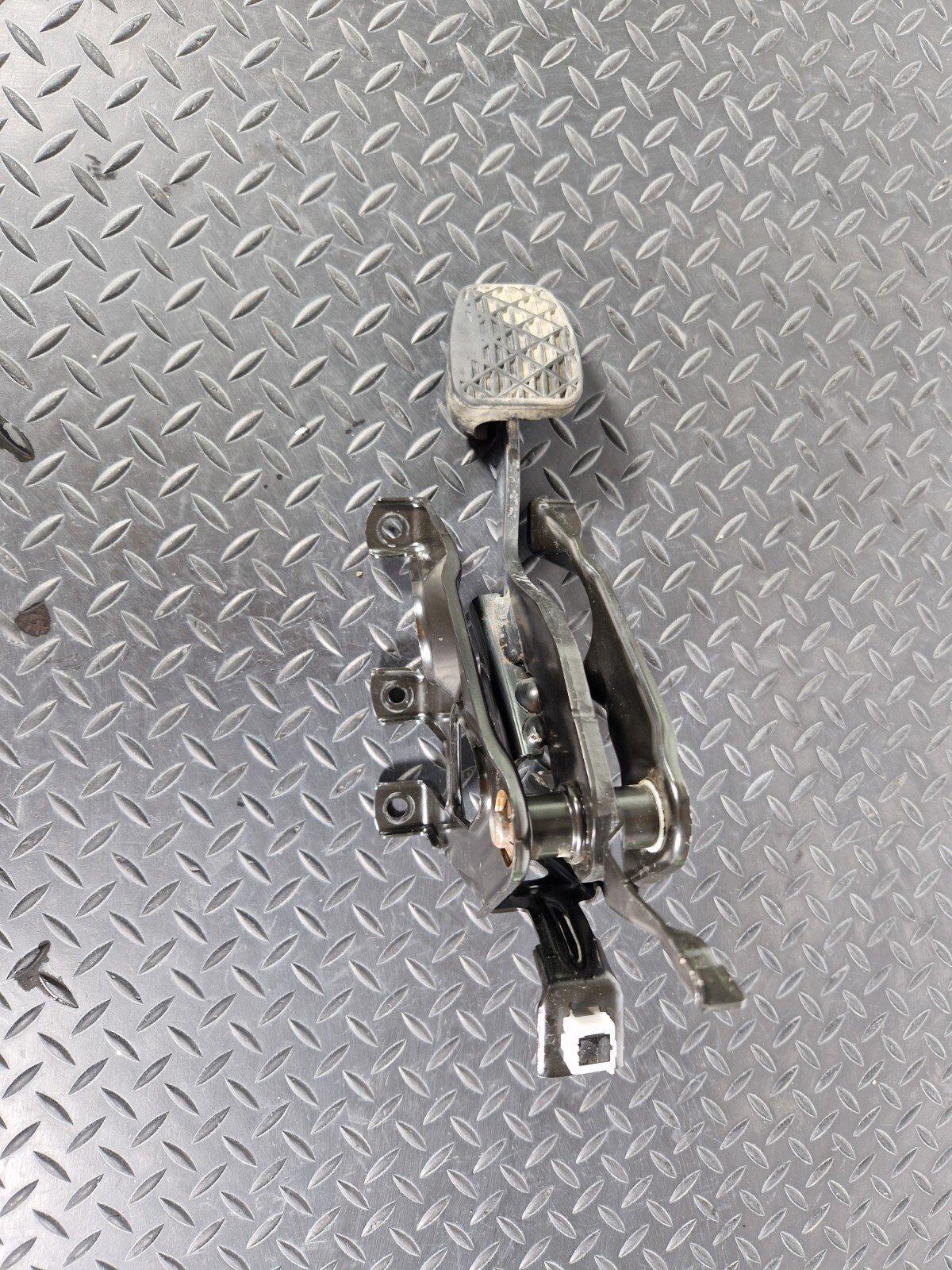 18-ON MERCEDES BENZ SPRINTER W907 W910 BRAKE PEDAL ASSEMBLY A9102900000
