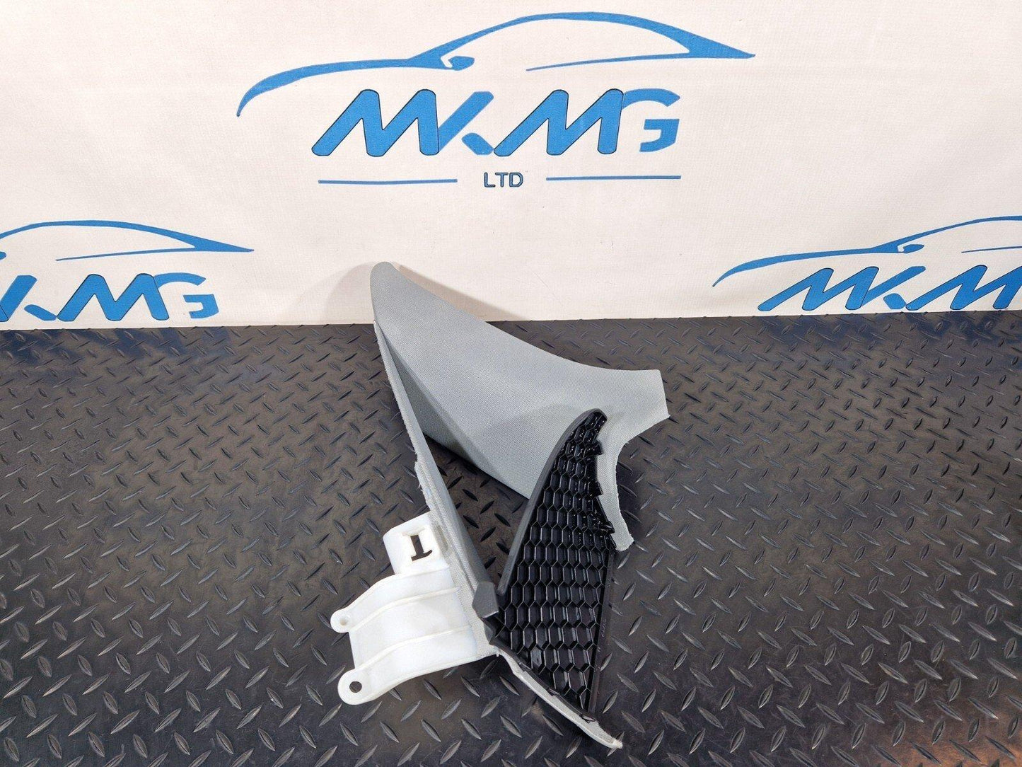 16-19 AUDI A4 B9 REAR LEFT PASSENGER SIDE C-PILLAR 8W5867287