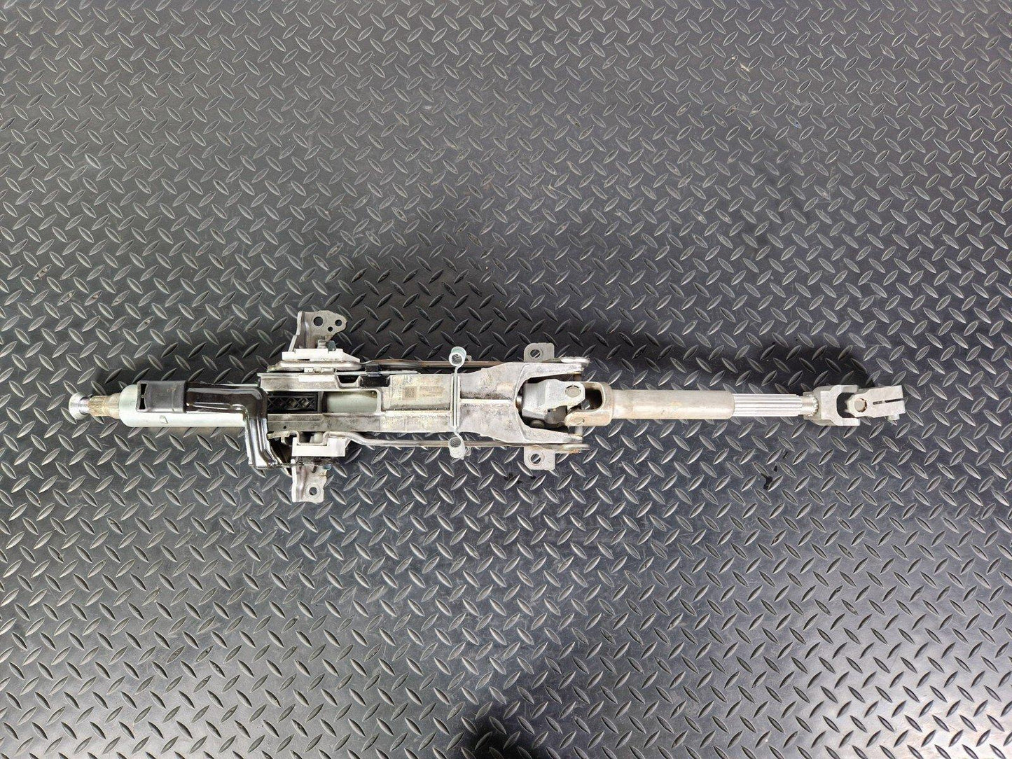 18-ON MERCEDES BENZ A CLASS W177 STEERING COLUMN LOWER & JOINT A2474608900