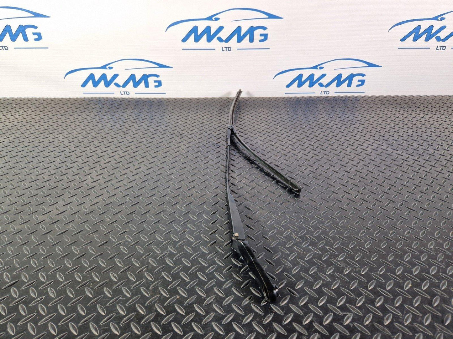 15-18 AUDI A7 4G RIGHT SIDE FRONT WIPER ARM WINDSCREEN WIPER 4G2955408D