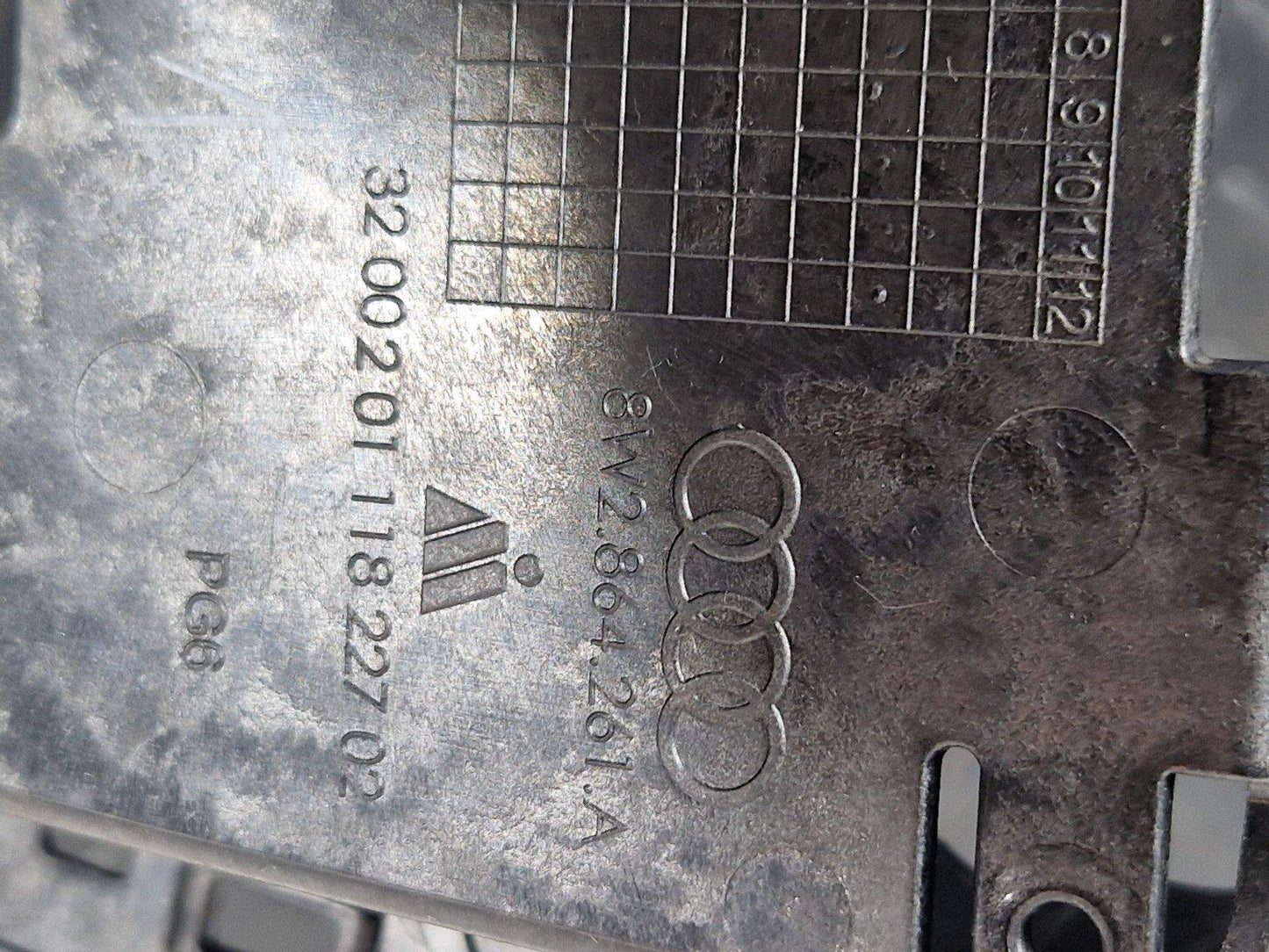 16-23 AUDI S5 COUPE GENUINE CENTRE CONSOLE TRIM 8W2864261A